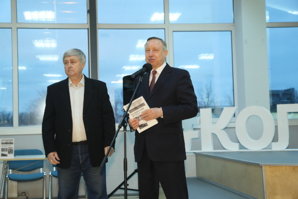 В новой колпинской библиотеке представили книгу об истории футбола
