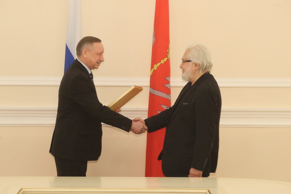 Александр Беглов вручил награды Льву Додину и Елизавете Боярской