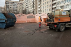 Комплексная уборка после зимы продолжается во Фрунзенском районе