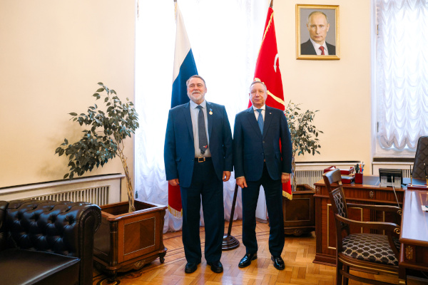 Рабочая встреча с президентом Санкт‑Петербургской международной товарно-сырьевой биржи (СПбМТСБ) Игорем Артемьевым