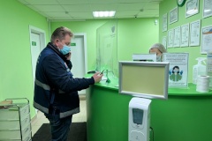 В преддверии новогодних праздников проверки антиковидных требований в торговле и общепите проводятся ежедневно