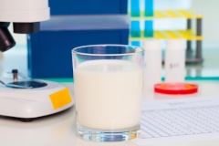 Роспотребнадзор предупреждает о фальсификате молочной продукции