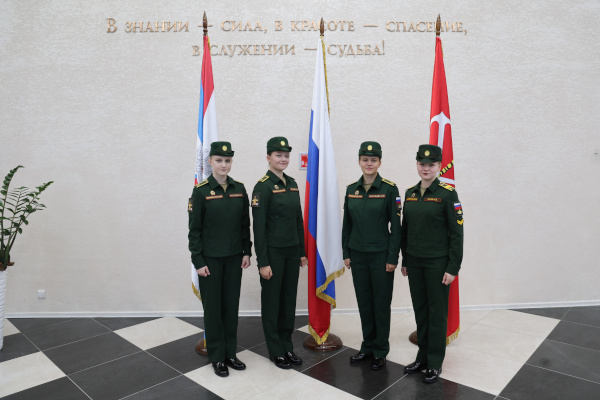 Александр Беглов посетил Пансион воспитанниц Министерства обороны Российской Федерации