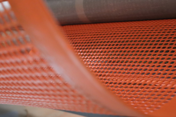 В Санкт‑Петербурге планируется реализация пилотного проекта по прокладке греющей сетки под тротуары для предотвращения образования наледи