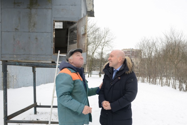 Глава администрации Фрунзенского района Константин Серов встретился с хозяином голубятни на Будапештской улице