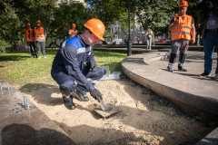 К 90-летию СПб ГБУ «Ленсвет» в саду Андрея Петрова заложили капсулу с посланием потомкам