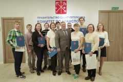 Награждены волонтеры, информировавшие граждан во время закрытия станции метро «Ладожская»