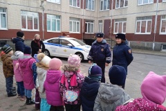 ​​​​​​​Во Фрунзенском районе Госавтоинспекция провела для воспитанников детского сада № 104 практические занятия по ПДД