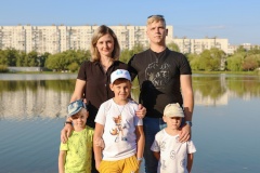 «Мы молодые родители, а значит, можем быть с детьми на одной волне»