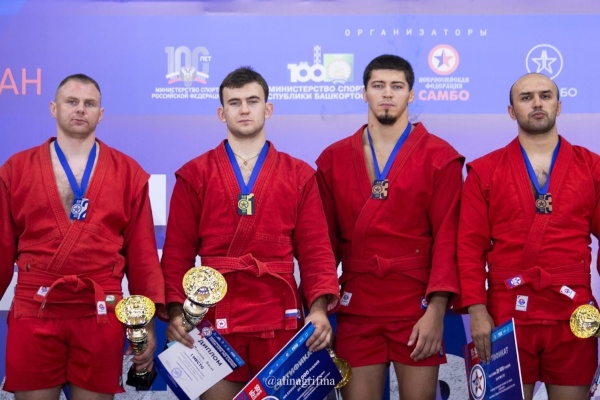 Максим Мерзляков занял первое место в весовой категории до 98 кг
