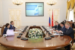 Петербург прорабатывает вопрос о снижении стоимости проезда в метро на базе платежной системы «Мир», в том числе по «Единой карте петербуржца»
