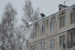 78 кровель очистили сегодня от снега и сосулек в Приморском районе