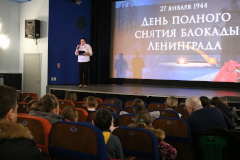 200 школьников Фрунзенского района посетили бесплатный показ фильма «Зимнее утро»