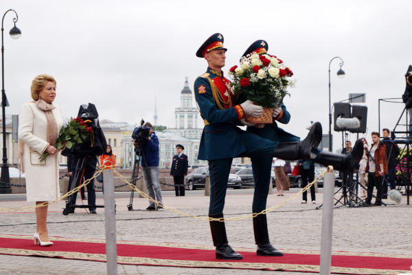 Торжественная церемония у Медного Всадника в честь Дня города. Фоторепортаж 