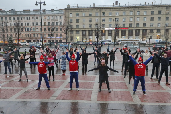 Чемпионы провели зарядку Московском районе