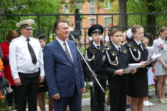 Глава Московского района Владимир Ушаков поздравил морских кадетов с праздником последнего звонка