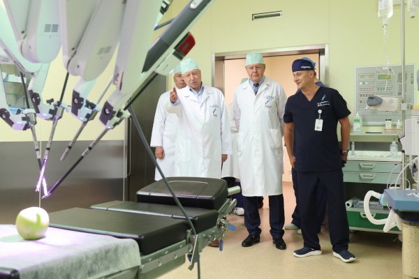 Церемония ввода в эксплуатацию системы «Da Vinci» в центре имени Н.П.Напалкова