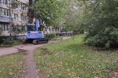 Асфальтированные пешеходные дорожки укладывают по Софийской улице