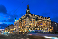 Александр Беглов: Дом Зингера встречает Новый год с  новой художественной подсветкой