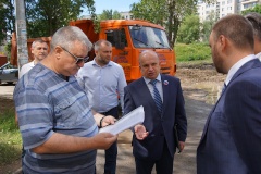 Глава района Виктор Полунин обошел квартал, ограниченный проспектами Культуры и Просвещения, ул. Руднева