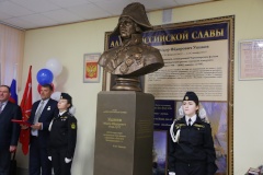 Бюст адмиралу Ушакову открыли в Морской школе