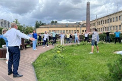 Сотрудники администрации Московского района приняли участие в производственной зарядке