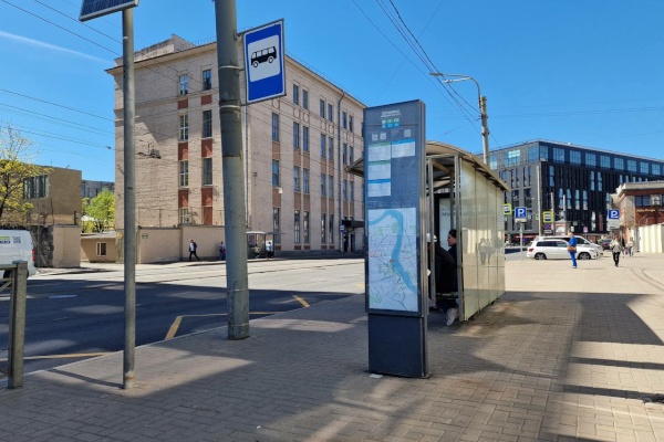 Белые информационные пилоны