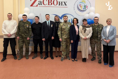 В Центре социальной реабилитации инвалидов и детей-инвалидов Невского района вручили памятные знаки «За участие в специальной военной операции от благодарного Санкт‑Петербурга»