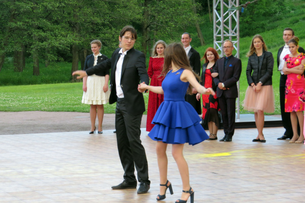 Лучшие выпускники отметили окончание школы