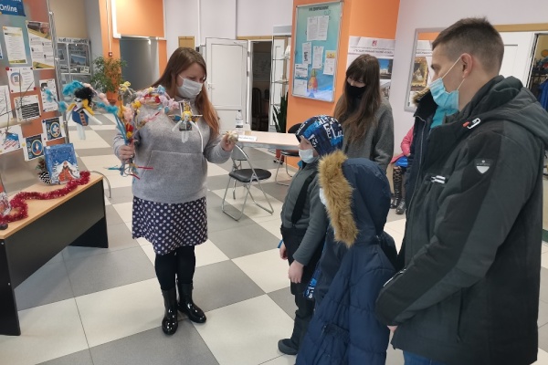 Выставка творческих работ ко Дню рождения Деда Мороза «Новогодняя сказка»