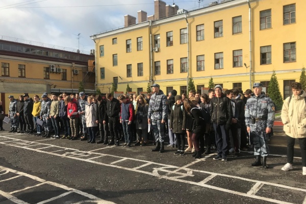 В Кировском районе для старшеклассников организовали День призывника