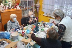 В социально-досуговом центре создают символы Нового года