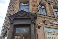 Капитальный ремонт кровли завершен в знаковом доме на Владимирском проспекте