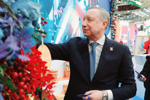 Александр Беглов принял участие в благотворительной акции  «Елка желаний»