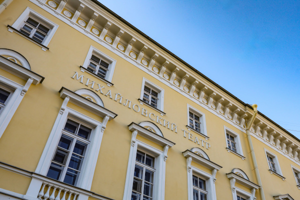 Александр Беглов представил коллективу Михайловского театра нового художественного руководителя – Ильдара Абдразакова