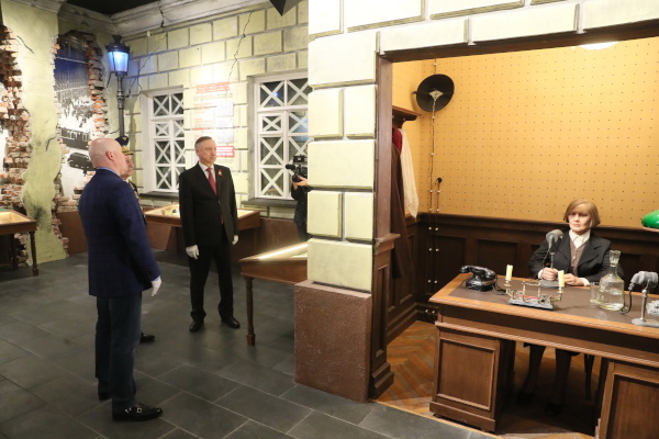 Посещение новой выставки патриотического объединения «Ленрезерв» на проспекте Непокоренных