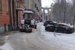 В районе провели уборку со специализированной техникой