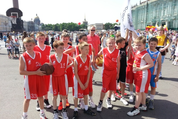 Показательные тренировочные занятия показали воспитанники ДЮСШ на празднике детства