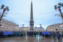 В День Героев Отечества Александр Беглов возложил цветы к обелиску на площади Восстания