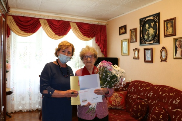 Вековой юбилей сегодня отмечает жительница Петергофа