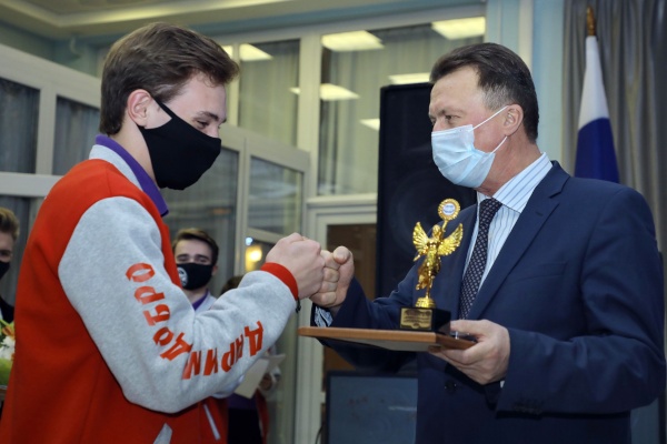 В Московском районе наградили молодых профессионалов