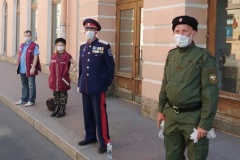 Народные дружинники обеспечивали порядок в день проведения парада Победы