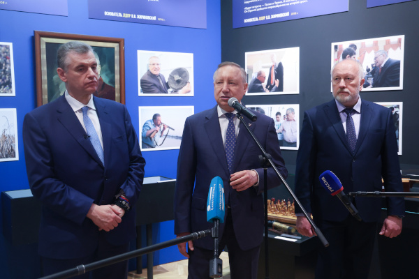 Открытие выставки, посвященной Владимиру Жириновскому.