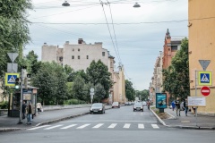 В рамках текущего ремонта продолжается работа по занижению бордюрного камня