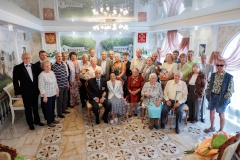 В Петергофском Дворце бракосочетания чествовали юбиляров семейной жизни