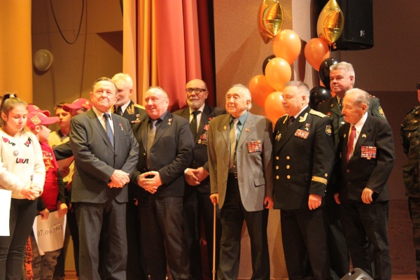 Во Фрунзенском районе на финале юнармейских игр "Зимняя зарница" чествовали Героев Отечества