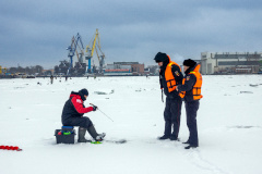 В Петербурге продолжаются проверки соблюдения запрета выхода на лёд