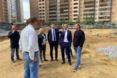Николай Линченко осмотрел строительство социальных объектов Приморского района