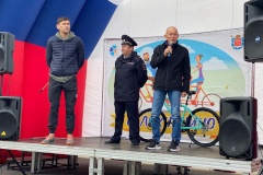 В Купчино состоялся осенний велопробег для нескольких сотен велосипедистов и роллеров