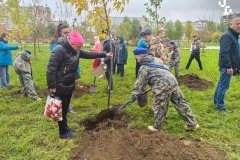 В Парке Боевого Братства прошло торжественное мероприятие по высадке деревьев на Аллее памяти